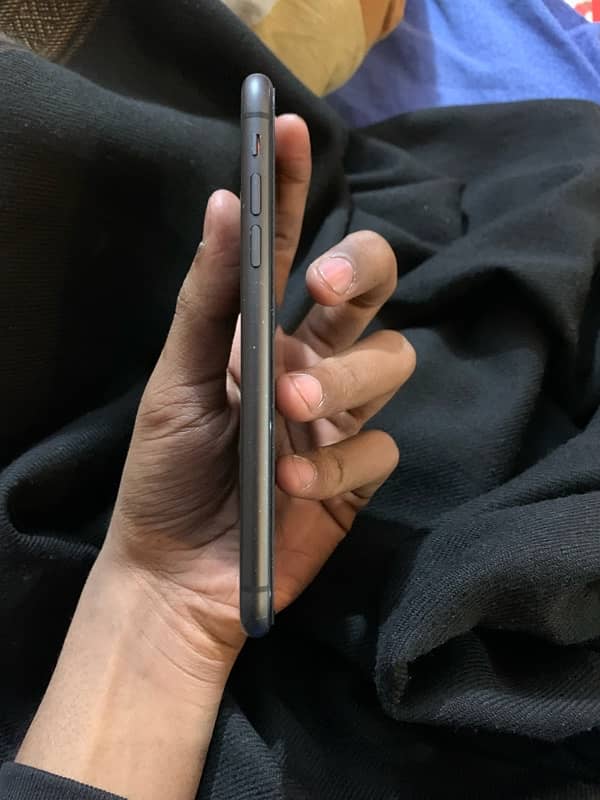 iphone 11 waterproof 4