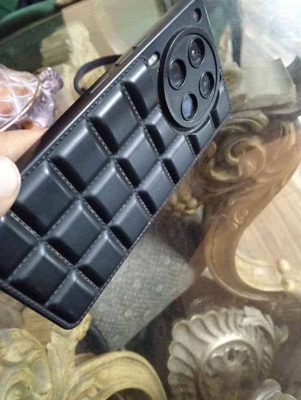 camon 30 Balck 1