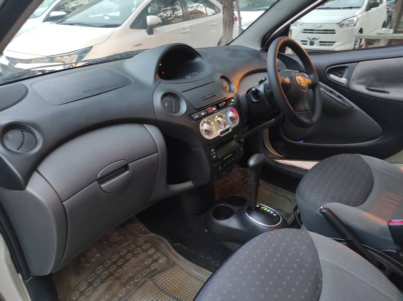 Toyota Vitz 2003 5