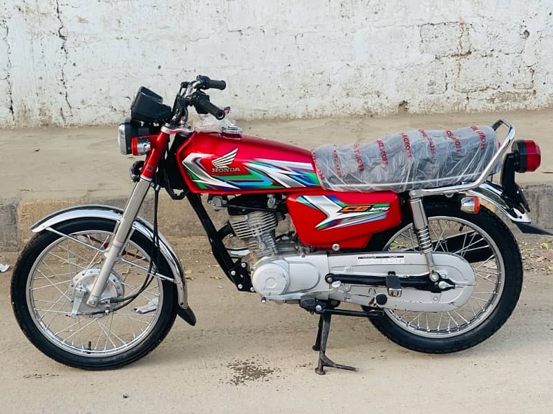 honda 125 model 2023/10 (0/3/3/1/2/7/0/0/1/3/8) 0