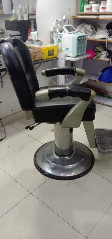 Beauty Salon Chair 3