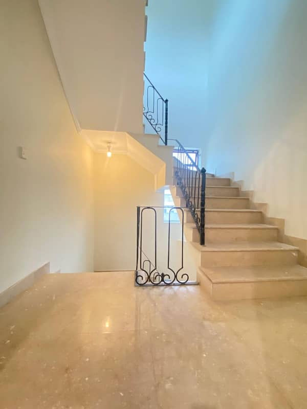 - I Want To Sell House , Valencia Town Lahore. It'S A 1 Kanal House, 13 Years Used But Recently Renovated. I'M Demanding 625 Lac But The Price Is Negotiable. There Are 7 Bedrooms With Attached Bathroom. You May Visit The House For Viewing Any Time 5