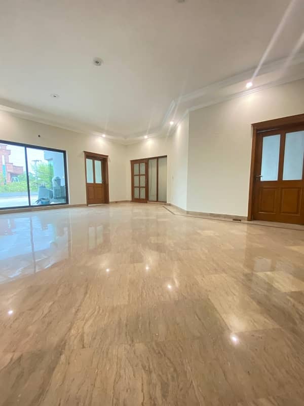 - I Want To Sell House , Valencia Town Lahore. It'S A 1 Kanal House, 13 Years Used But Recently Renovated. I'M Demanding 625 Lac But The Price Is Negotiable. There Are 7 Bedrooms With Attached Bathroom. You May Visit The House For Viewing Any Time 7