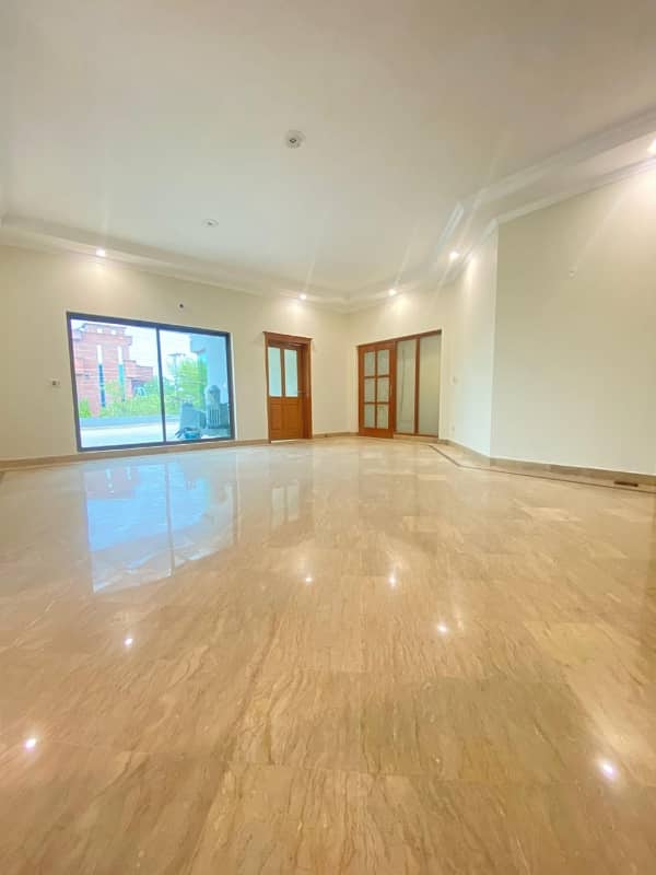 - I Want To Sell House , Valencia Town Lahore. It'S A 1 Kanal House, 13 Years Used But Recently Renovated. I'M Demanding 625 Lac But The Price Is Negotiable. There Are 7 Bedrooms With Attached Bathroom. You May Visit The House For Viewing Any Time 11