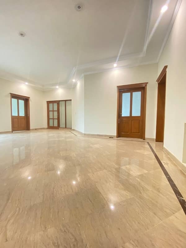 - I Want To Sell House , Valencia Town Lahore. It'S A 1 Kanal House, 13 Years Used But Recently Renovated. I'M Demanding 625 Lac But The Price Is Negotiable. There Are 7 Bedrooms With Attached Bathroom. You May Visit The House For Viewing Any Time 12