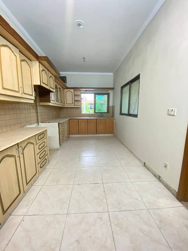 - I Want To Sell House , Valencia Town Lahore. It'S A 1 Kanal House, 13 Years Used But Recently Renovated. I'M Demanding 625 Lac But The Price Is Negotiable. There Are 7 Bedrooms With Attached Bathroom. You May Visit The House For Viewing Any Time 13