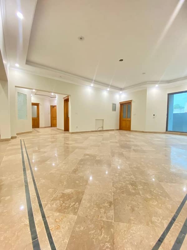 - I Want To Sell House , Valencia Town Lahore. It'S A 1 Kanal House, 13 Years Used But Recently Renovated. I'M Demanding 625 Lac But The Price Is Negotiable. There Are 7 Bedrooms With Attached Bathroom. You May Visit The House For Viewing Any Time 14