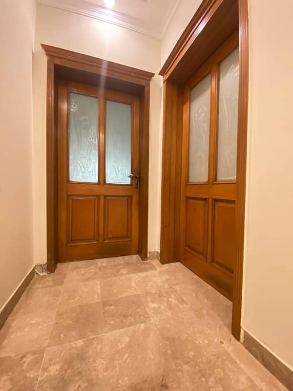 - I Want To Sell House , Valencia Town Lahore. It'S A 1 Kanal House, 13 Years Used But Recently Renovated. I'M Demanding 625 Lac But The Price Is Negotiable. There Are 7 Bedrooms With Attached Bathroom. You May Visit The House For Viewing Any Time 17