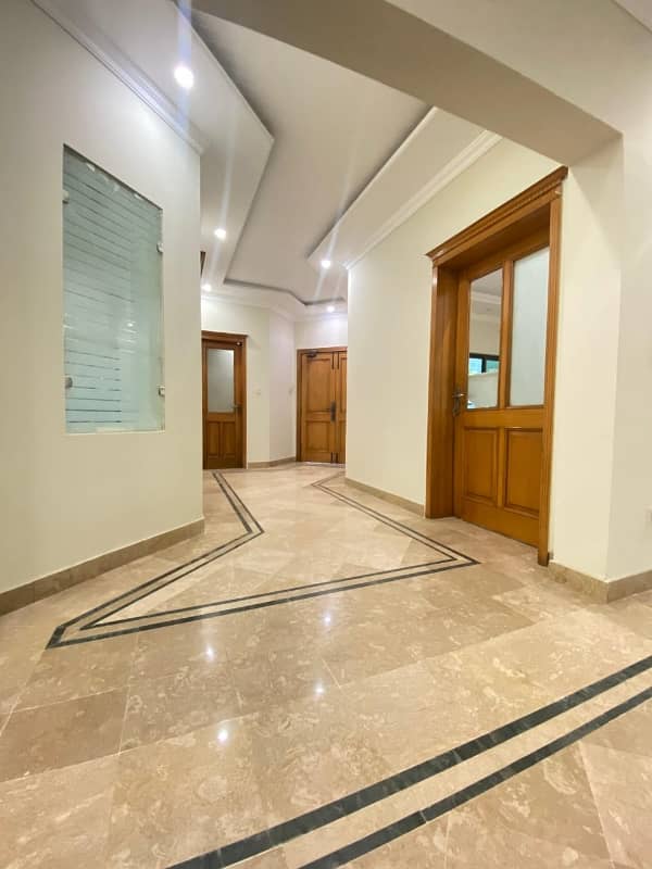 - I Want To Sell House , Valencia Town Lahore. It'S A 1 Kanal House, 13 Years Used But Recently Renovated. I'M Demanding 625 Lac But The Price Is Negotiable. There Are 7 Bedrooms With Attached Bathroom. You May Visit The House For Viewing Any Time 18