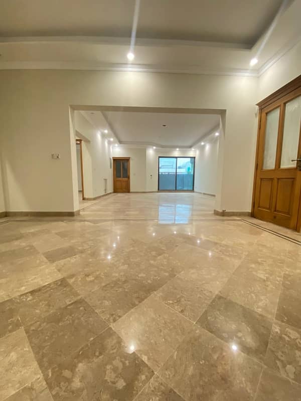 - I Want To Sell House , Valencia Town Lahore. It'S A 1 Kanal House, 13 Years Used But Recently Renovated. I'M Demanding 625 Lac But The Price Is Negotiable. There Are 7 Bedrooms With Attached Bathroom. You May Visit The House For Viewing Any Time 19