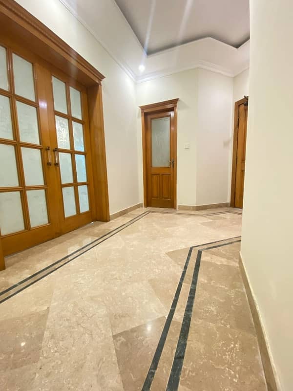 - I Want To Sell House , Valencia Town Lahore. It'S A 1 Kanal House, 13 Years Used But Recently Renovated. I'M Demanding 625 Lac But The Price Is Negotiable. There Are 7 Bedrooms With Attached Bathroom. You May Visit The House For Viewing Any Time 22