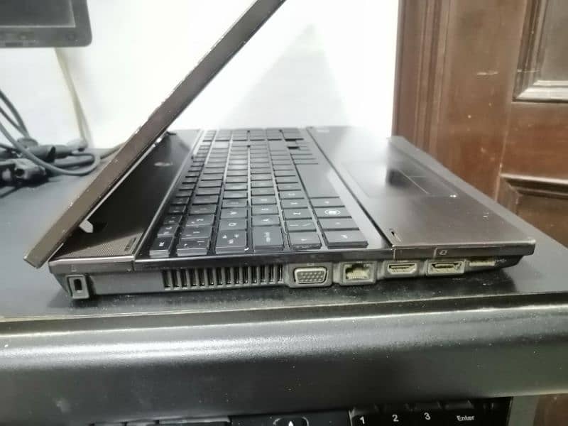 HP probook 4520s Core i3 15.8 large Display 1