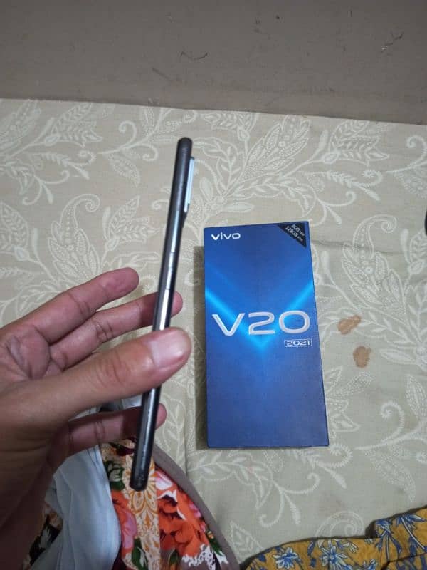 Vivo V20 8/128 with Box 1