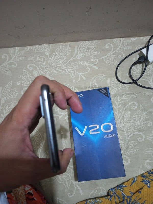 Vivo V20 8/128 with Box 2