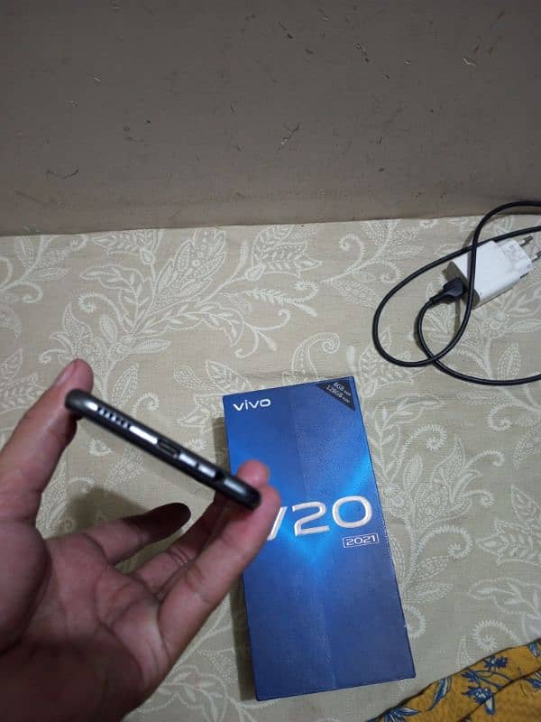 Vivo V20 8/128 with Box 3