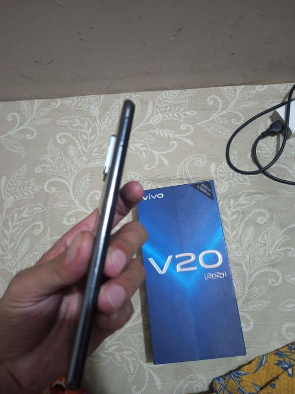 Vivo V20 8/128 with Box 4