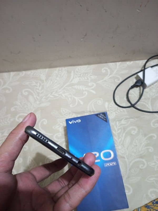 Vivo V20 8/128 with Box 5