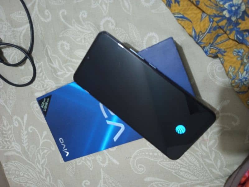 Vivo V20 8/128 with Box 12