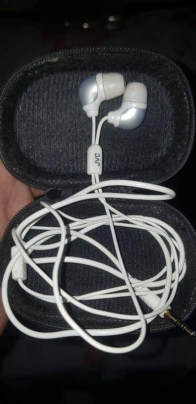 imported handfree & (MP3) sony multi media plyers,apple ipods 3