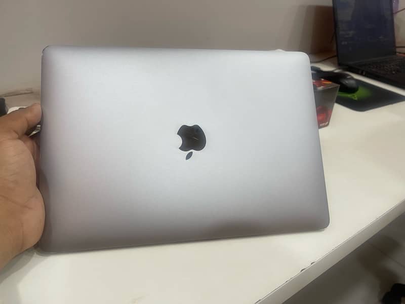 MacBook Pro 2017 13”  16gb 256 gb non Touch Bar 3