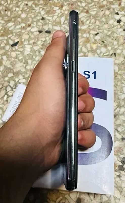 Vivo S1 8/256 With Box & Charger 3