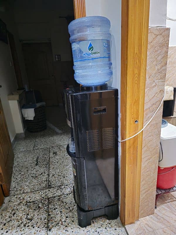 Homage Water Dispenser with fridge 1