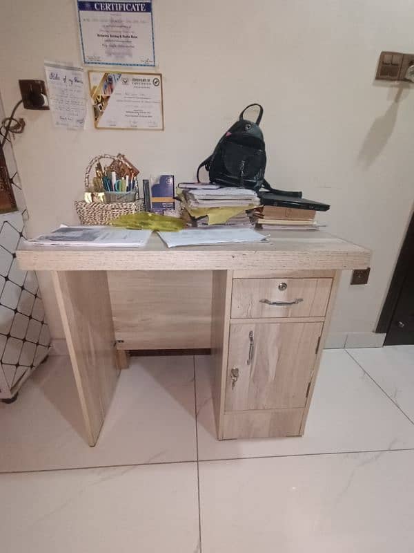 study table for sale 0