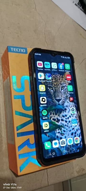 Tecno spark 8c 6GB 128GB doul sim 4G LTE with box exchange possible 2