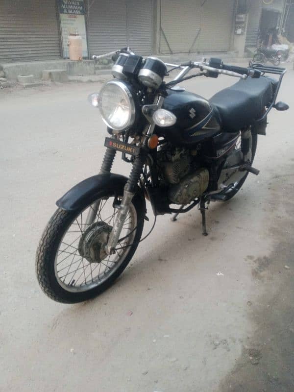 Suzuki GS 150 cc black. 3