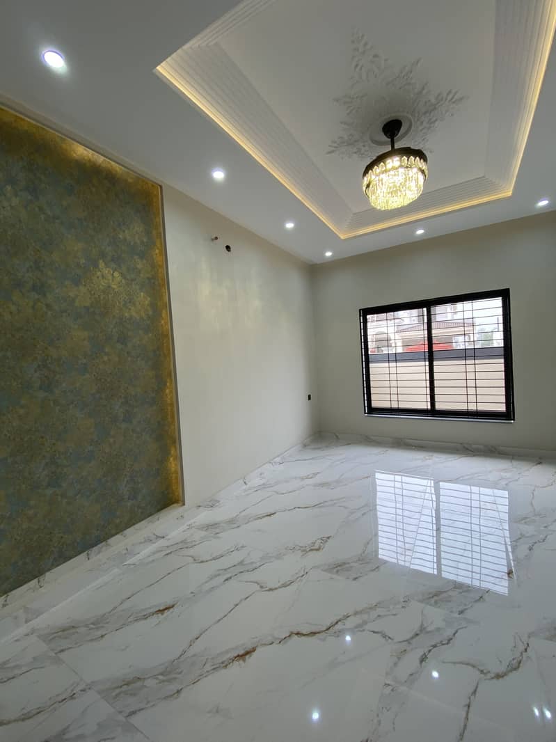 10 Marla Ultra Modern Quality House For Sale in C Block 60' Foot Road. 7