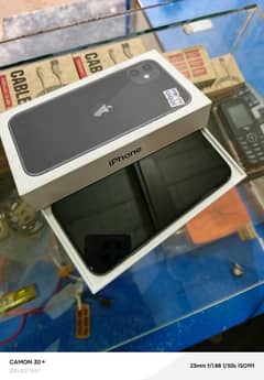 iPhone 11 64GB  10/10 with box