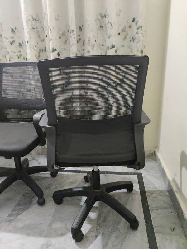 Office chairs 4 PCs computer and office chairs  good quality l 3