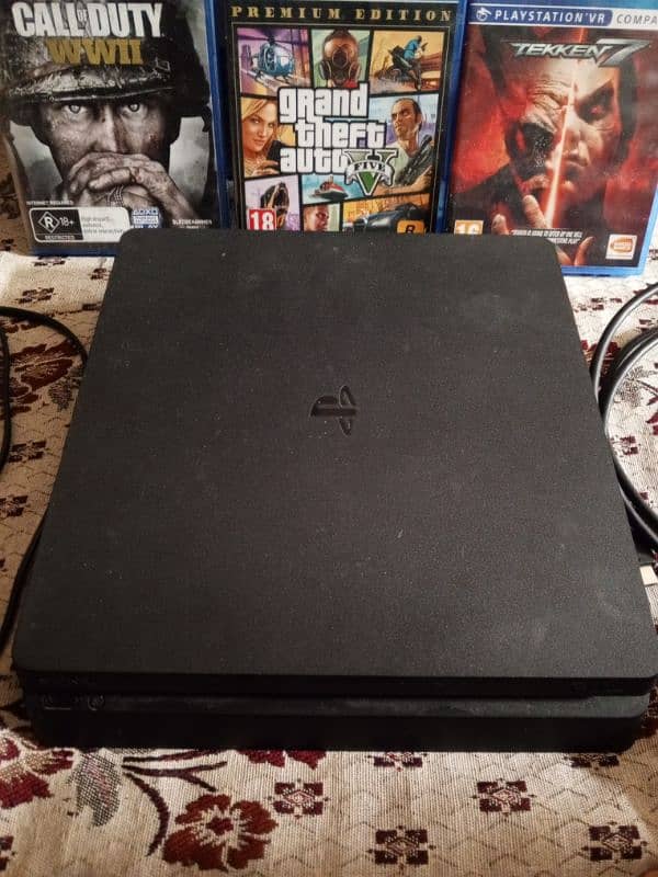 Ps4 slim 500GB with 6 games,3 cd and 3 installed 2