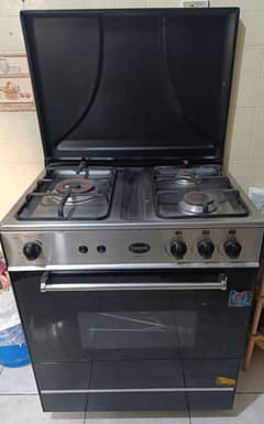 For sale: Used Oven with 3 Burners-Canon