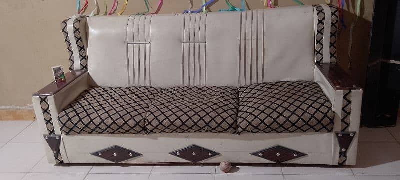 7 seater sofa set with center table. (urgent sale. ) 2