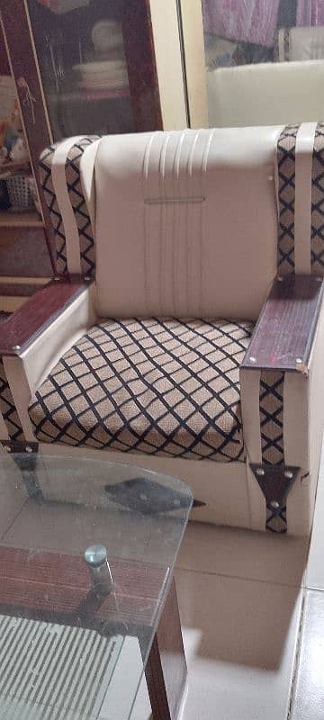 7 seater sofa set with center table. (urgent sale. ) 3