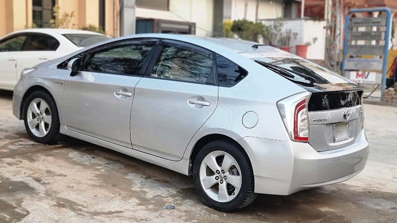 Toyota Prius 2013 4