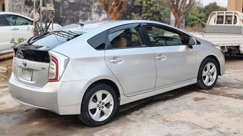 Toyota Prius 2013 5