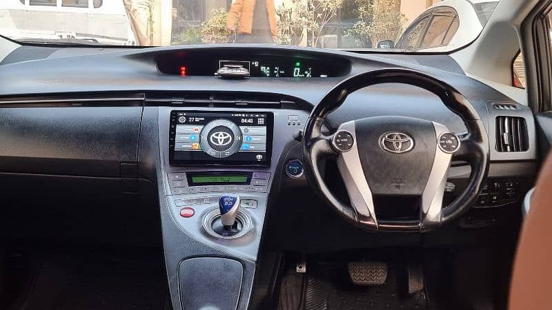 Toyota Prius 2013 14