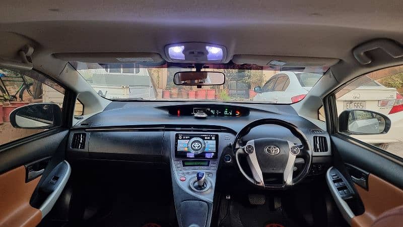 Toyota Prius 2013 16