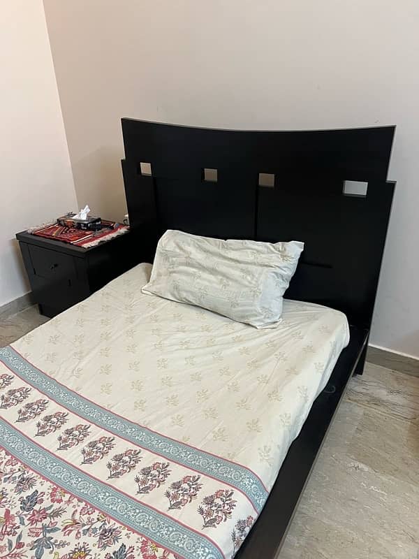 Bedroom set in good condition 1