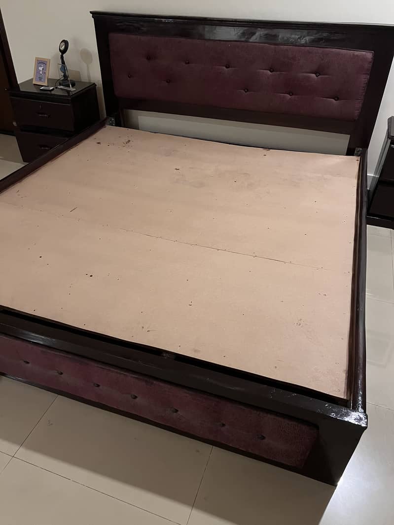 King bed set made of solid wood 1