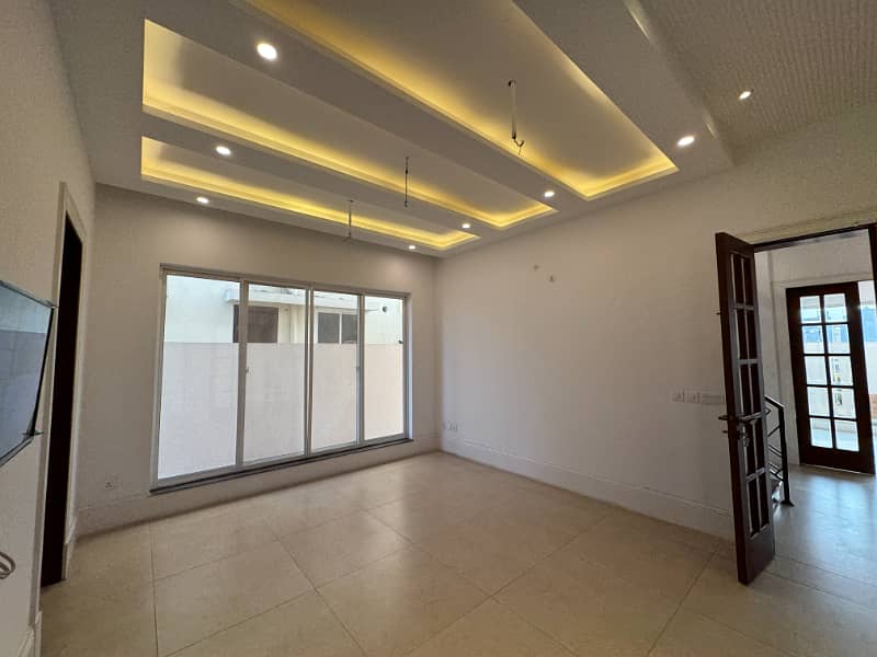 Luxury Modern Design House for Sale | 10 Marla on 80 Feet Road, Citi Housing Gujranwala Near Brands 4