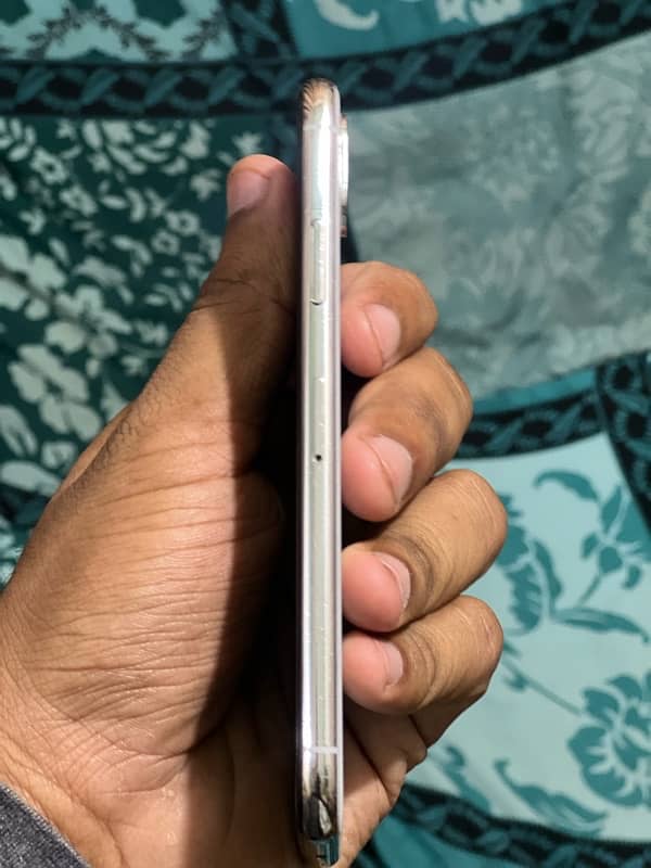 iPhone XS 64 gb 75% health non pta factory unlock not a single fault 2