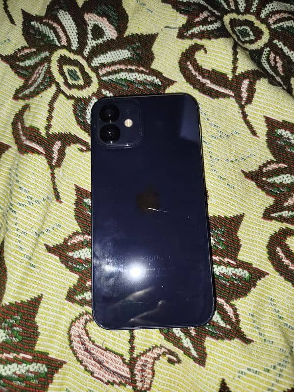 12 very good condition and beatry health 89 64gb 3