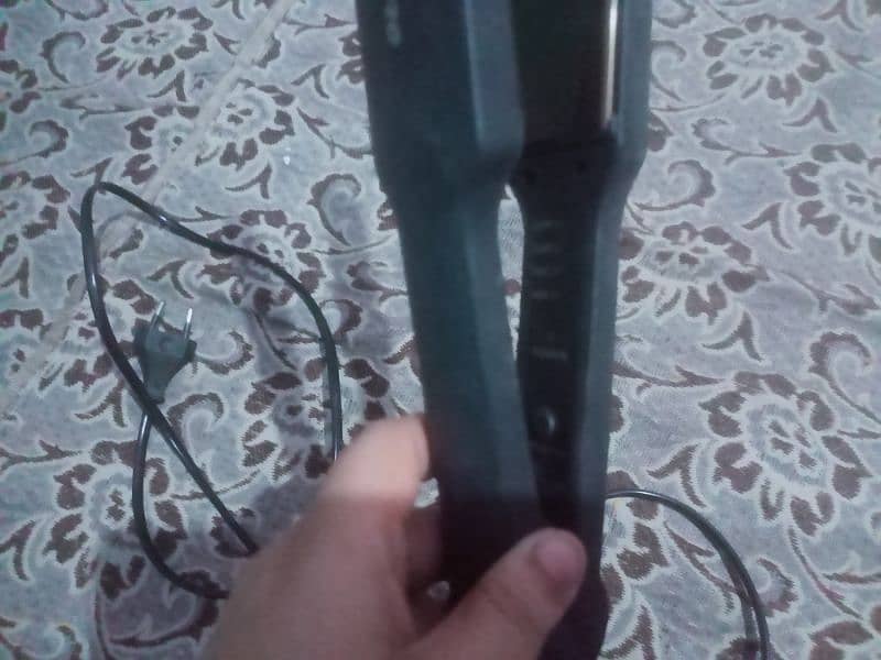 Hair Straightener, hair curler , Hairdryer 7