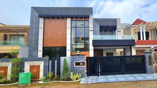 Ten Marla Ultra Modern Luxurious Non-Furnished Brand New House For Sale In Bahria Town, Lahore.