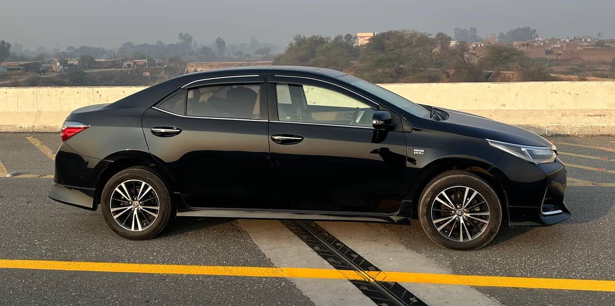 Toyota Corolla Altis Grande X CVT-i 1.8 Beige Interior 2021 3