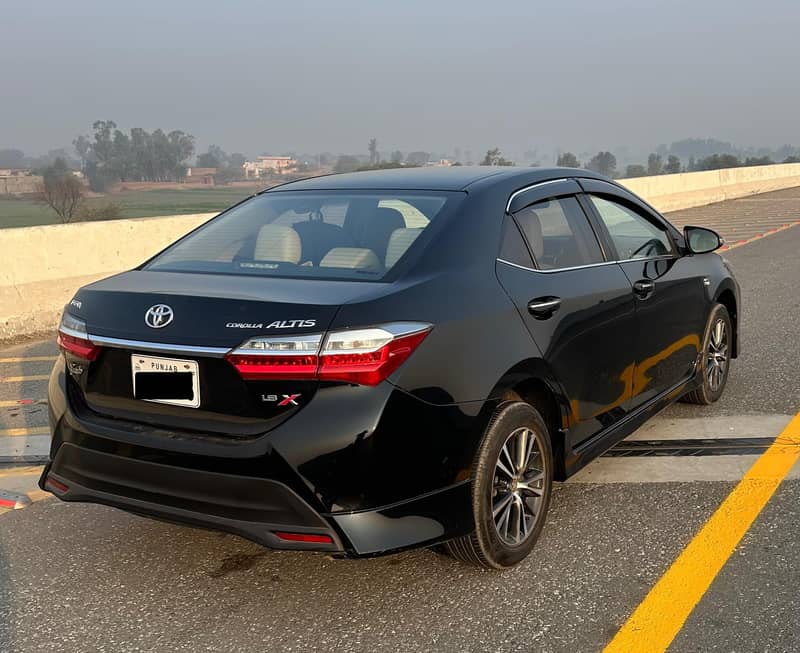 Toyota Corolla Altis Grande X CVT-i 1.8 Beige Interior 2021 12