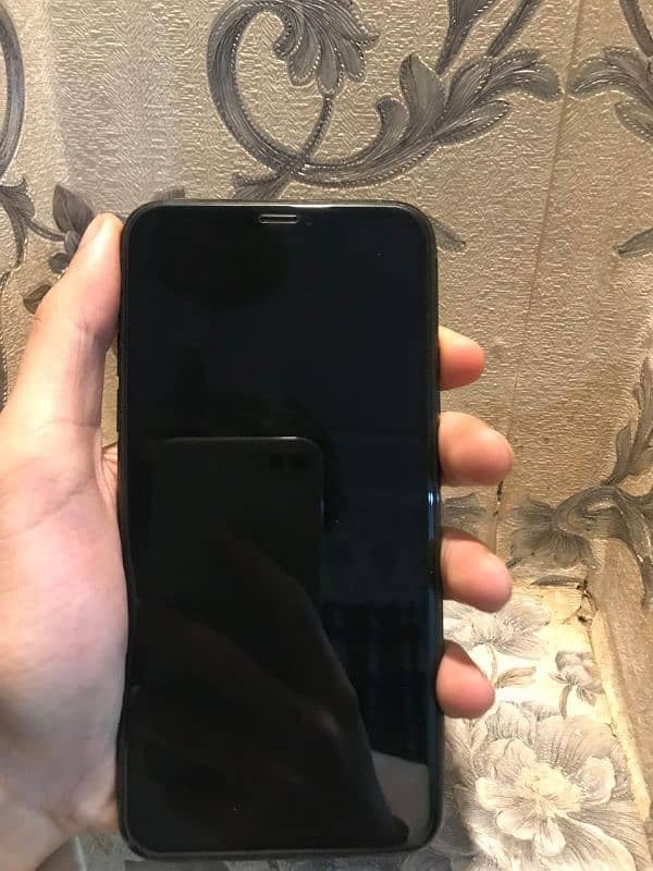 iphone 11 Pro Max in very good condition 2